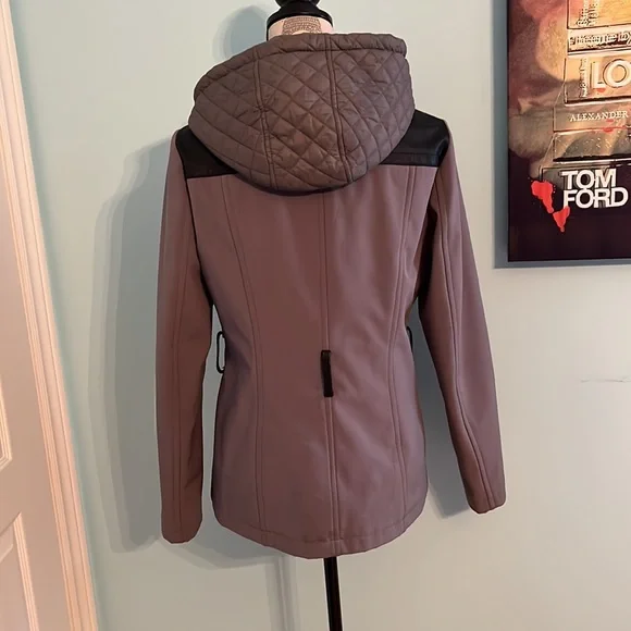 WATERPROOF JACKET ✨ - Picture 4 of 5